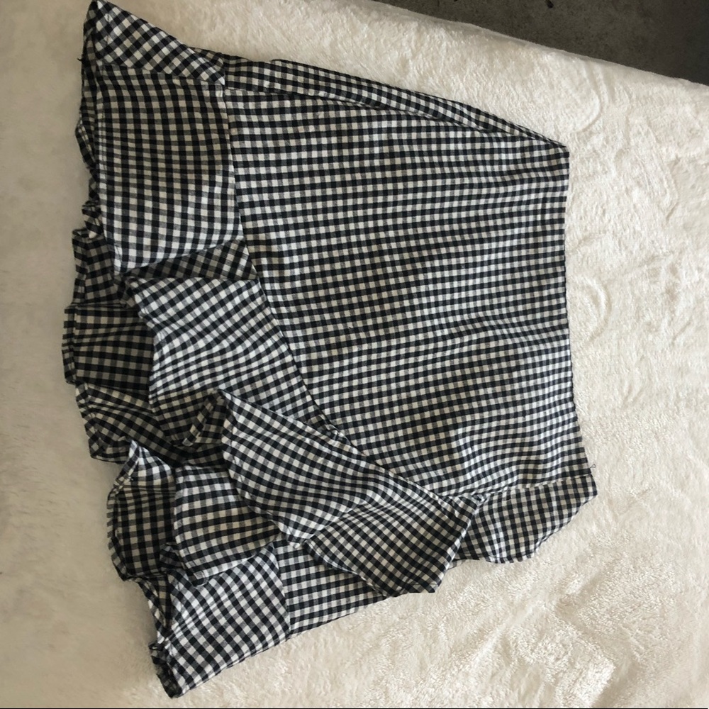 Gingham skirt w ruffle detail